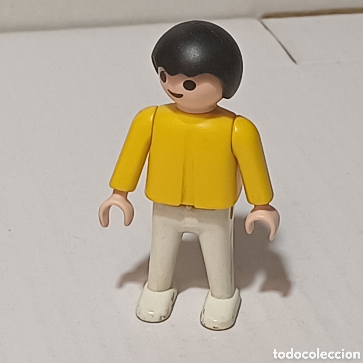 Playmobil: Figura ni&ntilde;o playmobil torso amarillo piernas blancas