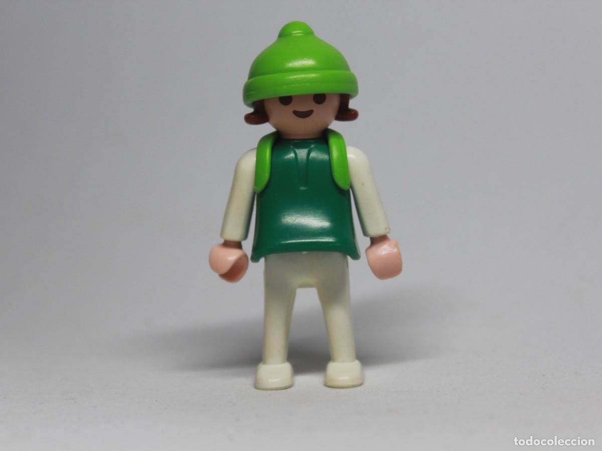 Playmobil: Ni&ntilde;o Playmobil con gorro verde, mochila y ropa verde a&ntilde;o 1981