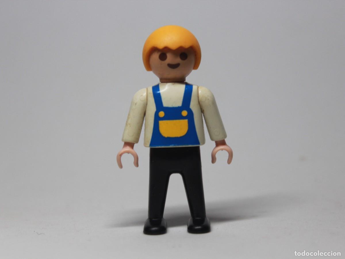 Playmobil: Ni&ntilde;o Playmobil con peto azul, pelo rubio y pantal&oacute;n negro a&ntilde;o 1981