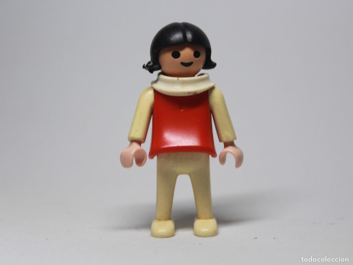 Playmobil: Ni&ntilde;a Playmobil con cuello blanco ancho y vestido rojo a&ntilde;o 1981