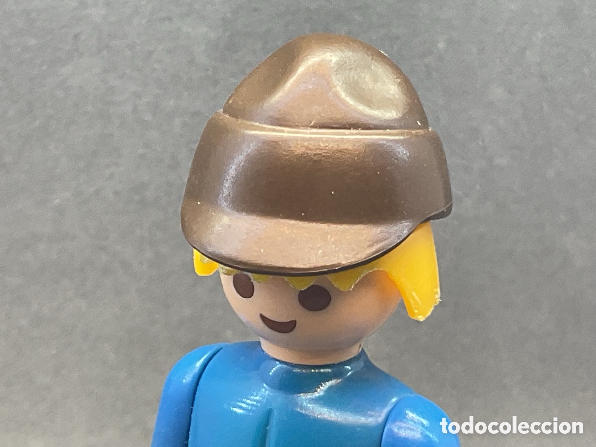 Playmobil: ACCESORIOS PLAYMOBIL. GORRA COLOR MARRON.