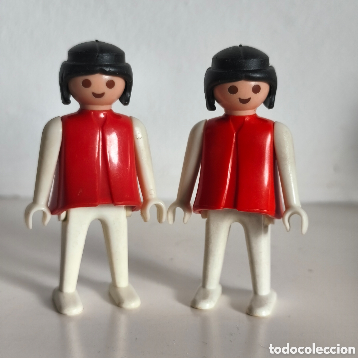 Playmobil: Playmobil / FAMOBIL / Click -2 mujeres vestido rojo y blanco- GEOBRA 1974, primera &eacute;poca