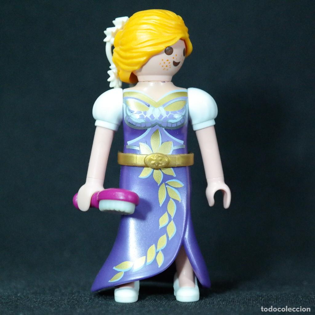 Playmobil: Playmobil mujer con vestido violeta ☼