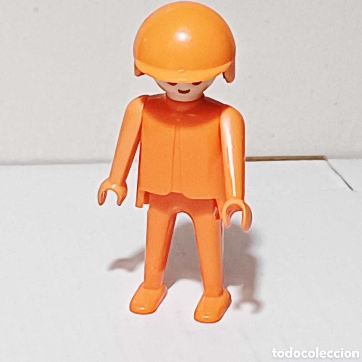 Playmobil: Figura Playmobil geobra 1974 piloto casco naranja rally ref. 3524 manos fijas