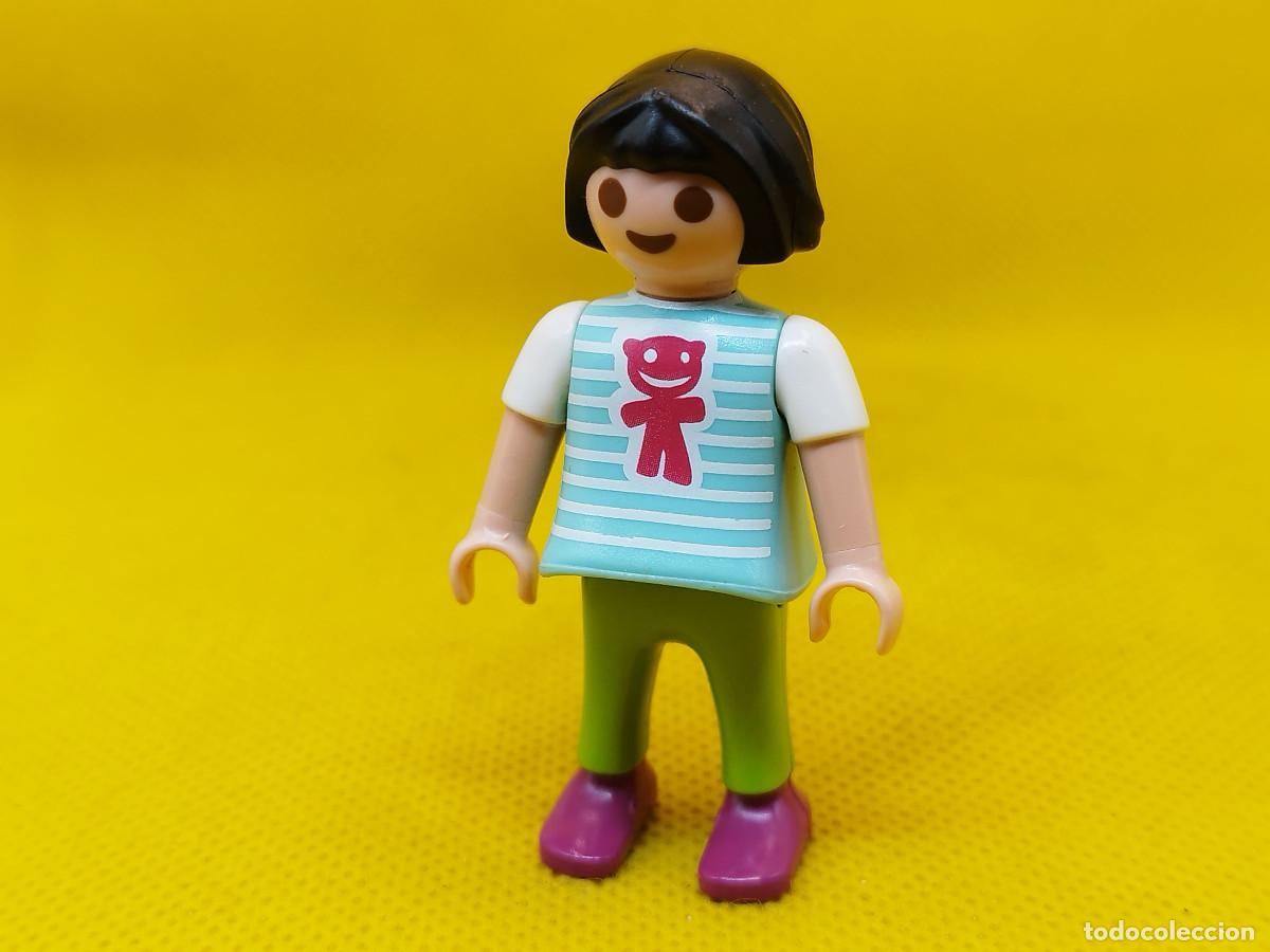 Playmobil: Playmobil Ni&ntilde;a morena con peluche en la blusa