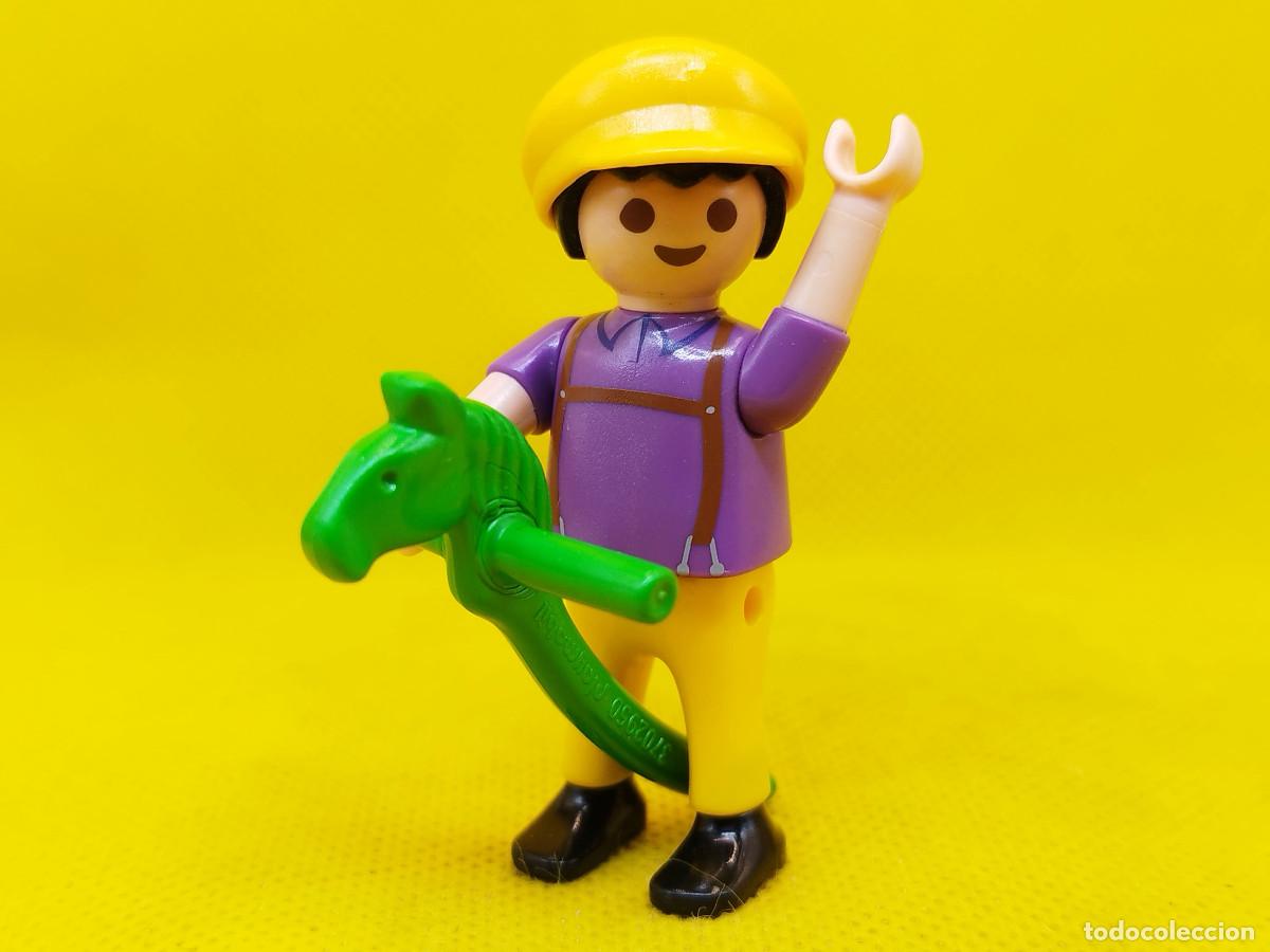 Playmobil: Playmobil Ni&ntilde;o victoriano con caballito y gorra amarilla