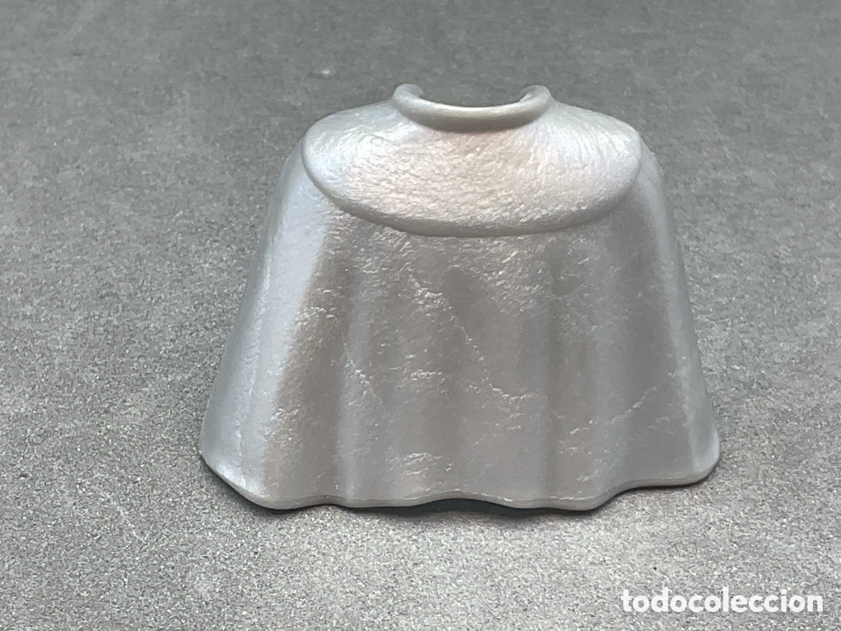 Playmobil: ACCESORIO PLAYMOBIL. CAPA GRIS CORTA PLATEADA.