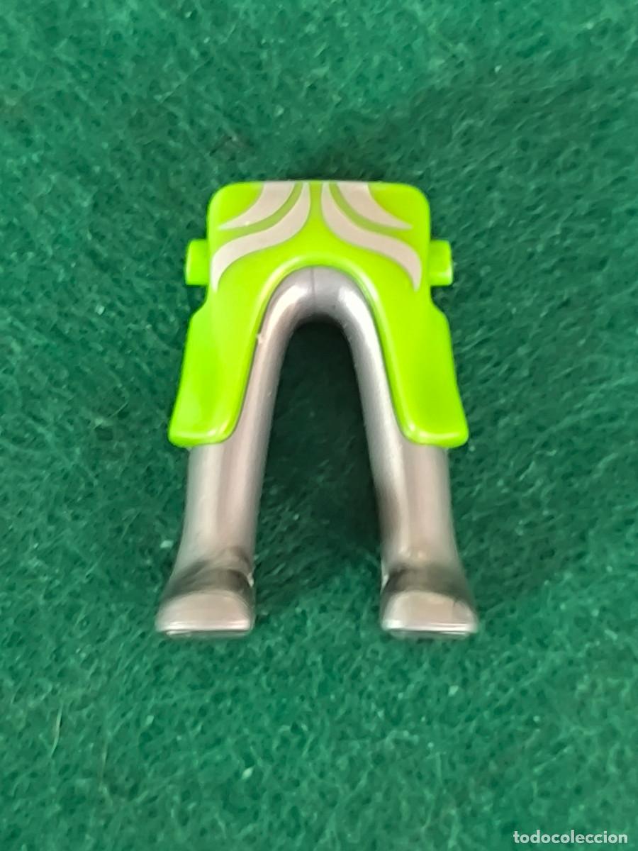Playmobil: Playmobil piernas fald&oacute;n verde lima armadura plata elfos medieval vikingos enanos orcos romanos