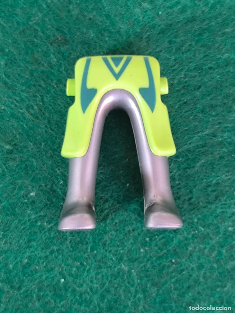 Playmobil: Playmobil piernas fald&oacute;n verde lima armadura plata elfos medieval vikingos enanos orcos romanos