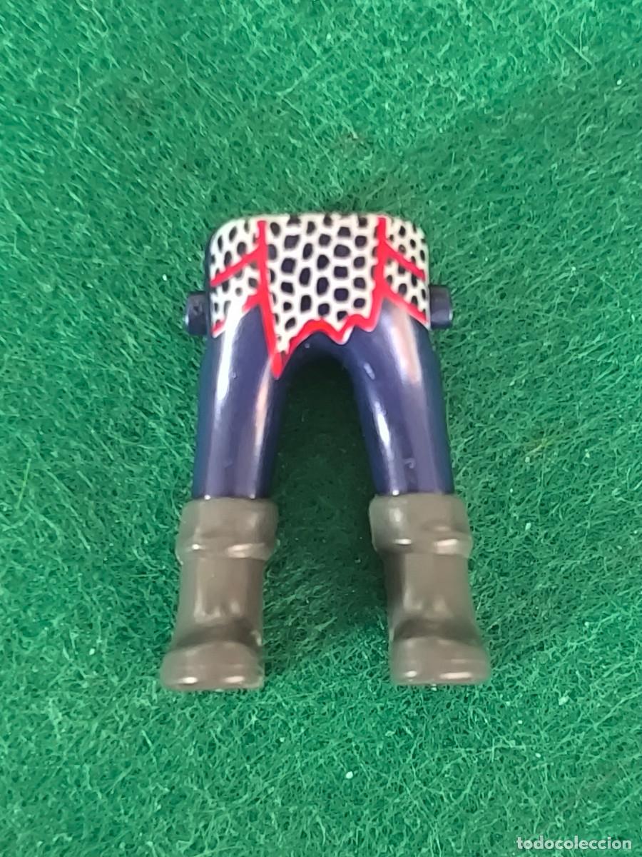 Playmobil: Playmobil piernas pantal&oacute;n azul marino cota malla botas grises gordo vikingos medieval romanos