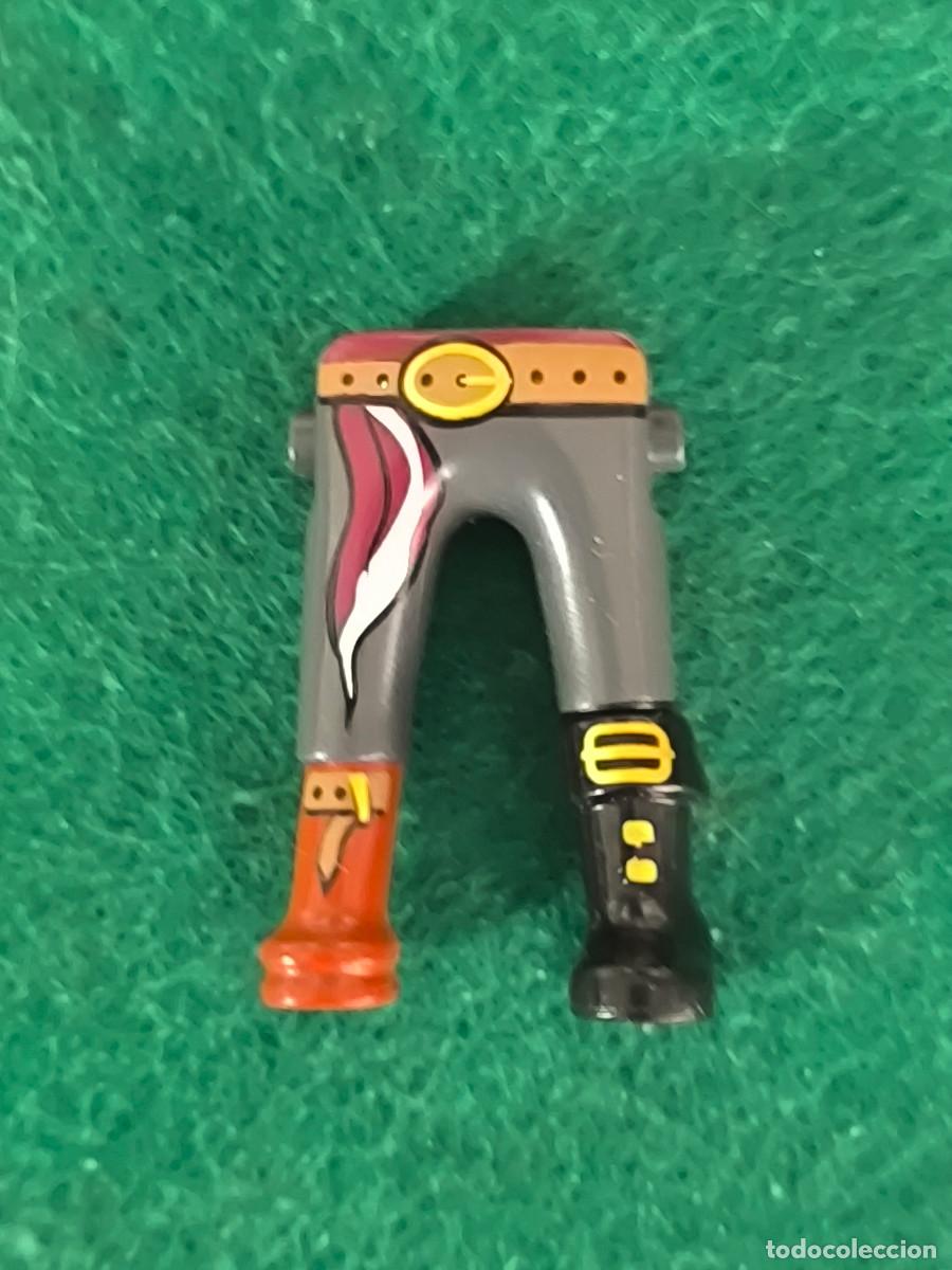 Playmobil: Playmobil piernas gris pata palo marr&oacute;n bota negra cintur&oacute;n hebillas vikingos medieval piratas