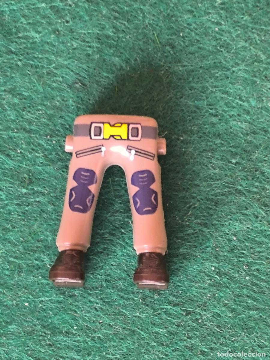 Playmobil: Playmobil piernas gris arena playera marr&oacute;n oscuro explorador city equipo rescate cintur&oacute;n rodillera