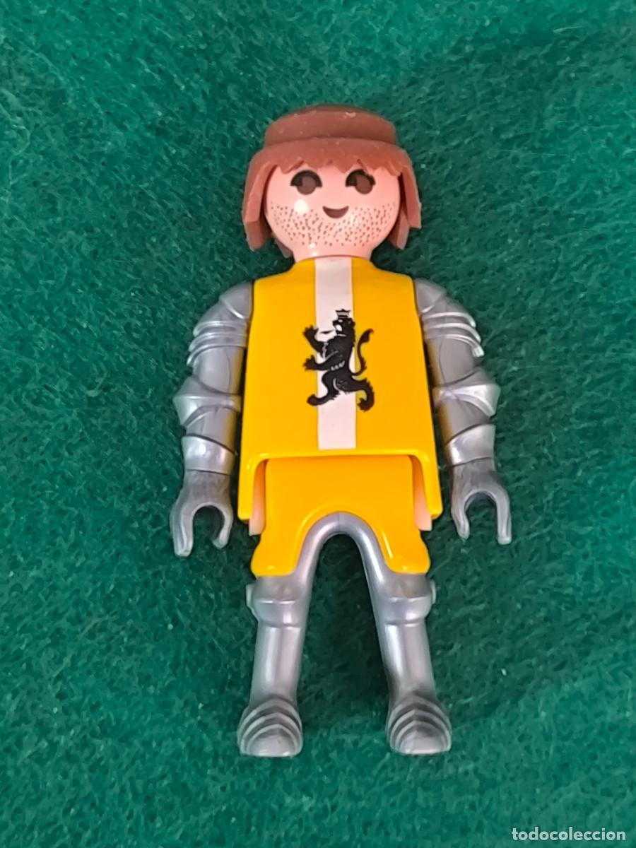 Playmobil: playmobil figura caballero medieval amarillo blanco negro plateado le&oacute;n rampante vikingos