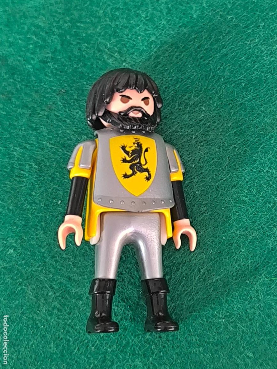 Playmobil: playmobil figura caballero medieval amarillo barba negro plateado coraza le&oacute;n rampante vikingos