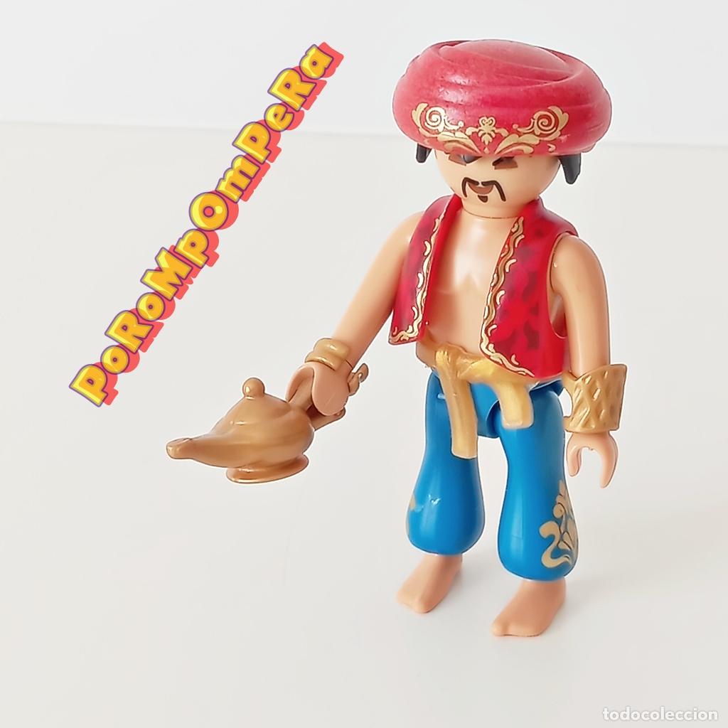Playmobil: PLAYMOBIL FIGURA ALADINO CON L&Aacute;MPARA GENIO SIMILAR SOBRE SORPRESA FIGURES SERIE 13 9332 S7