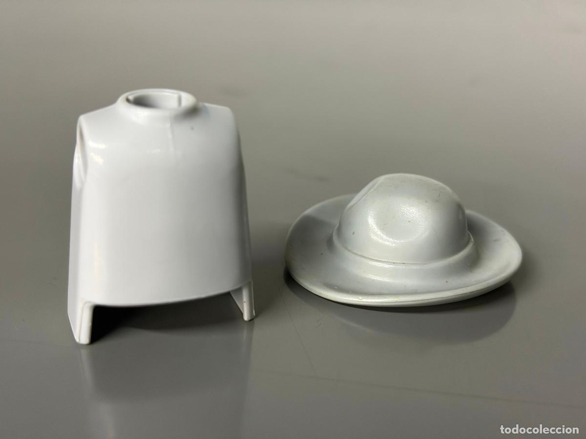 Playmobil: PLAYMOBIL cuerpo recambio gris, -sombrero no se vende, es para ver tono del gris- cue1
