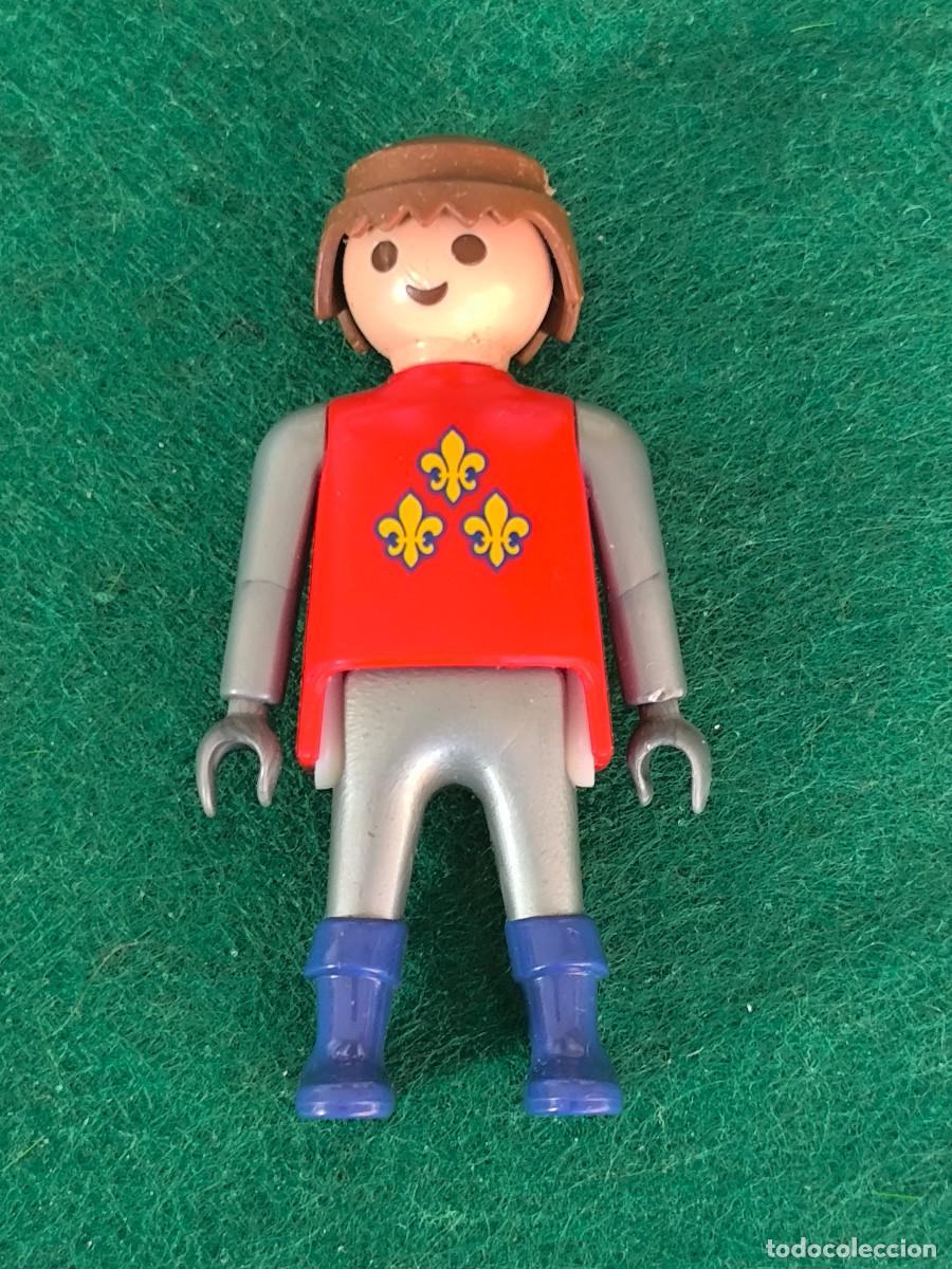 Playmobil: playmobil figura caballero medieval rojo flores de lis amarillas botas azules plateado vikingos