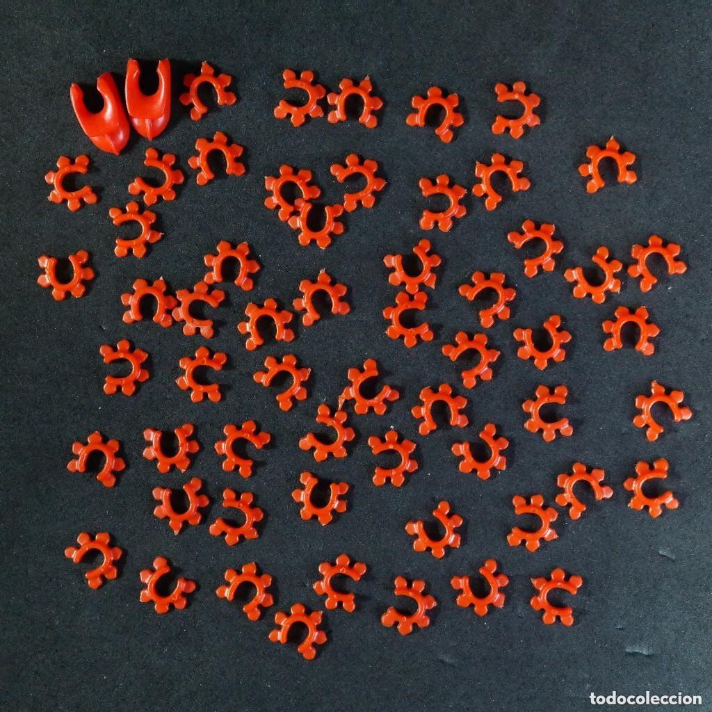 Playmobil: Playmobil pu&ntilde;os y tobilleras rojas antiguas de indios ☼