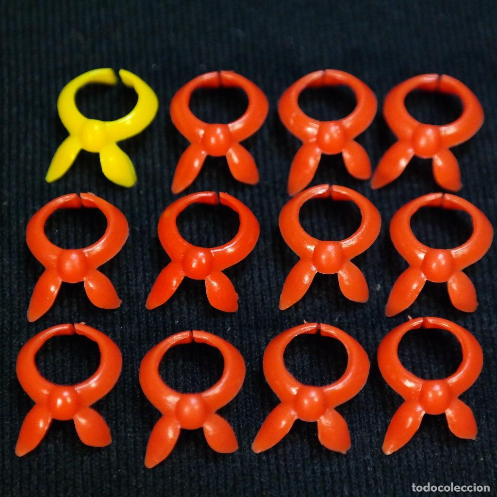 Playmobil: Playmobil cuellos antiguos rojos y uno amarillo ☼