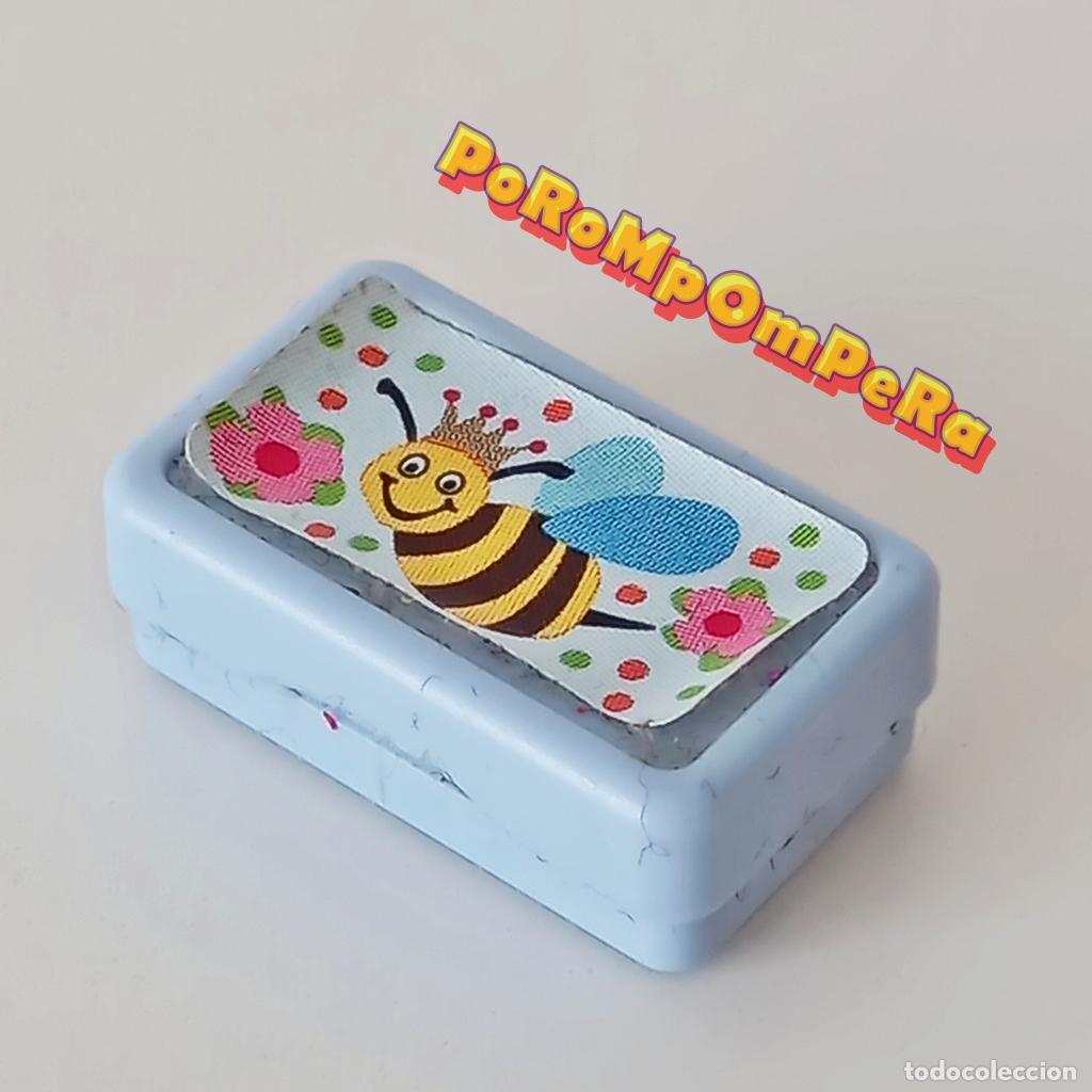 Playmobil: PLAYMOBIL TARTERA CELESTE CON TAPA PEGATINA ABEJA CAJA PEQUE&Ntilde;A FIAMBRERA INFANTIL S7