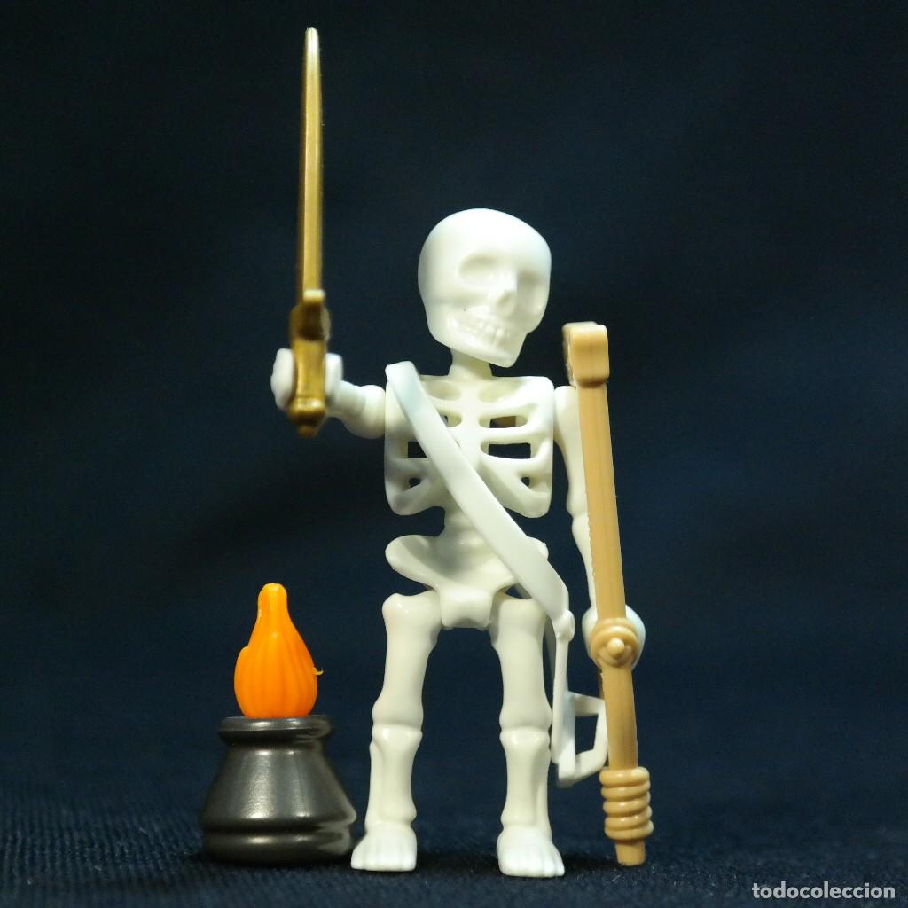 Playmobil: Playmobil esqueleto con muleta y armas ☼