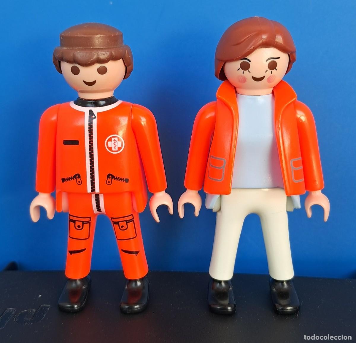 Playmobil: 2 figuras sanitarios param&eacute;dicos enfermeros de playmobil. Emergencias rescate