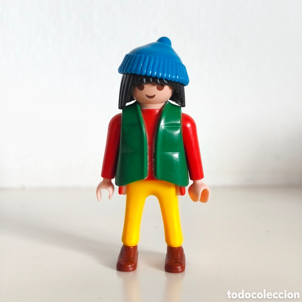 Playmobil: Playmobil, hombre con chaleco verde y gorro de invierno azul