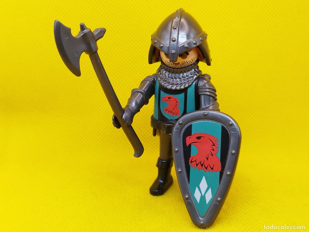 Playmobil: Playmobil Caballero del reino del Halc&oacute;n, soldado con hacha larga de combate