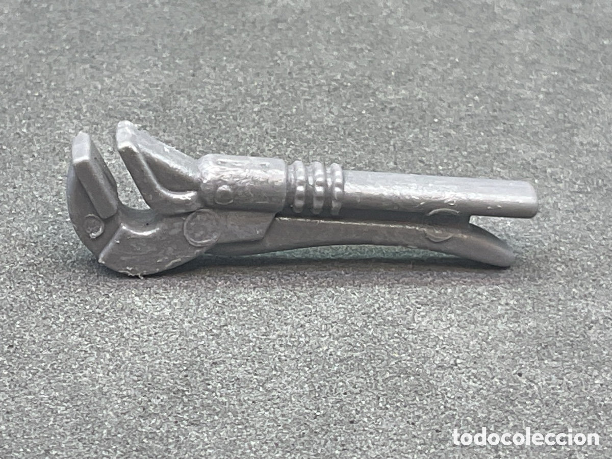 Playmobil: ACCESORIO PLAYMOBIL .HERRAMIENTA TALLER LLAVE INGLESA COLOR GRIS. REF MECANICOS ETC