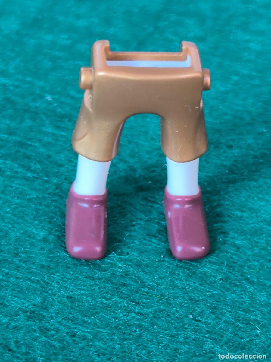 Playmobil: Playmobil piernas doradas medias blancas zapatos marrones medieval pr&iacute;ncipe mosqueteros piratas