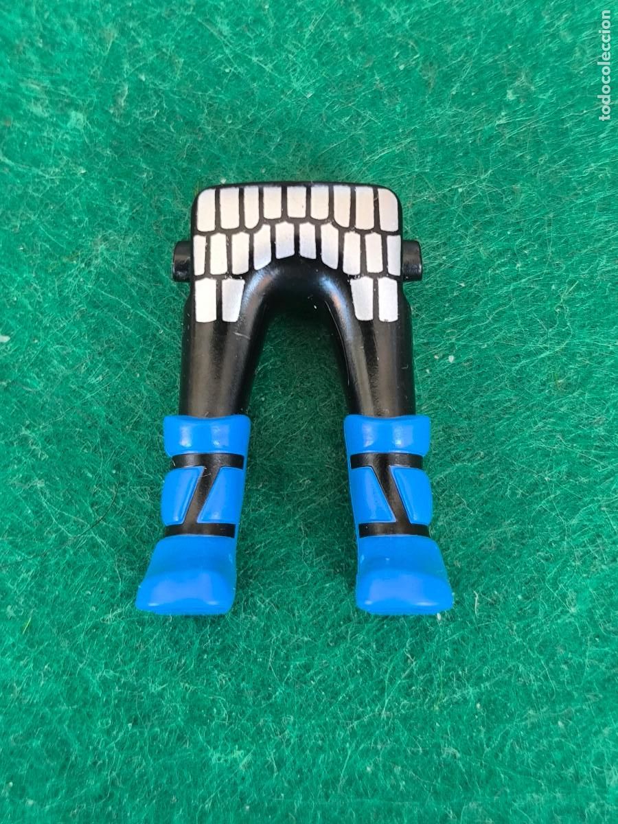 Playmobil: Playmobil piernas negras cota de malla botas azules normando medieval vikingos romanos b&aacute;rbaros