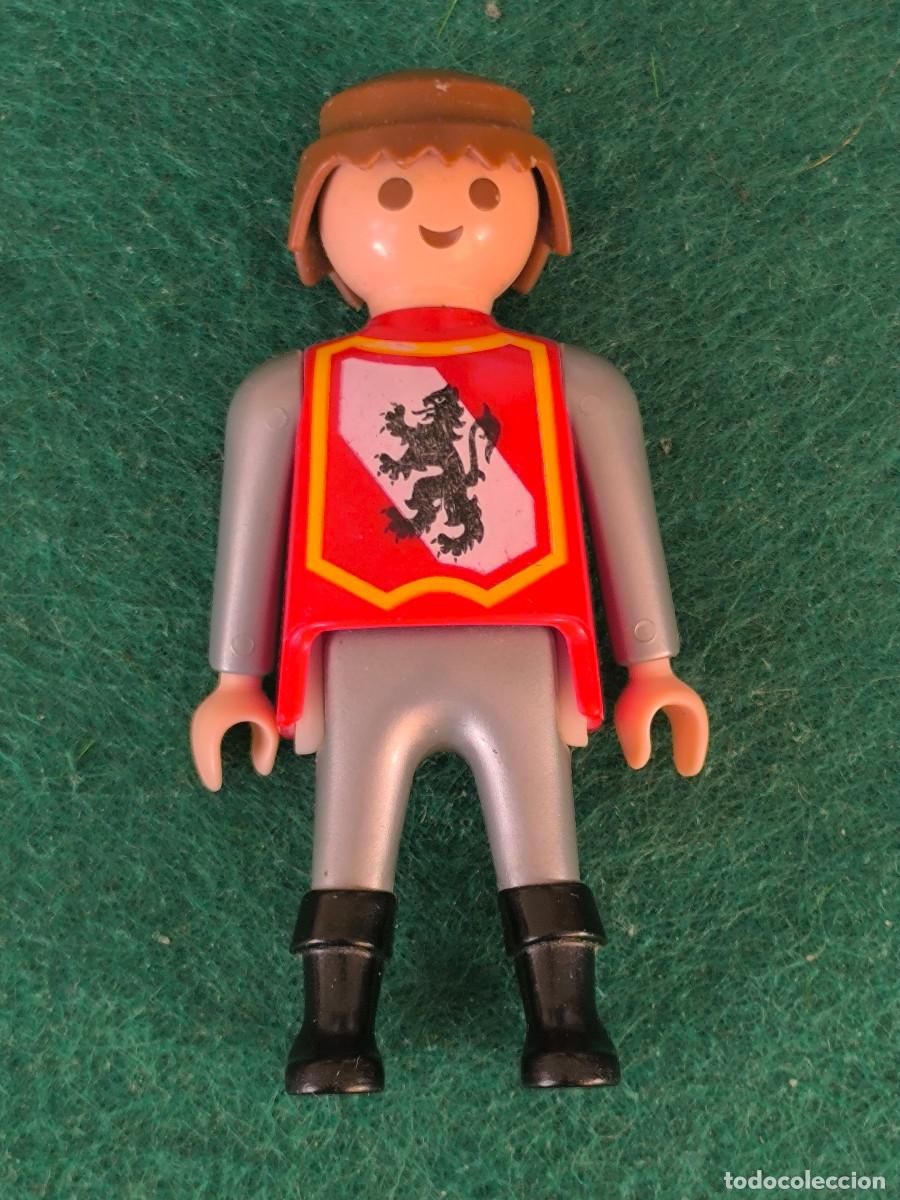 Playmobil: playmobil figura caballero medieval rojo negro plateado le&oacute;n rampante en pecho y espalda vikingos