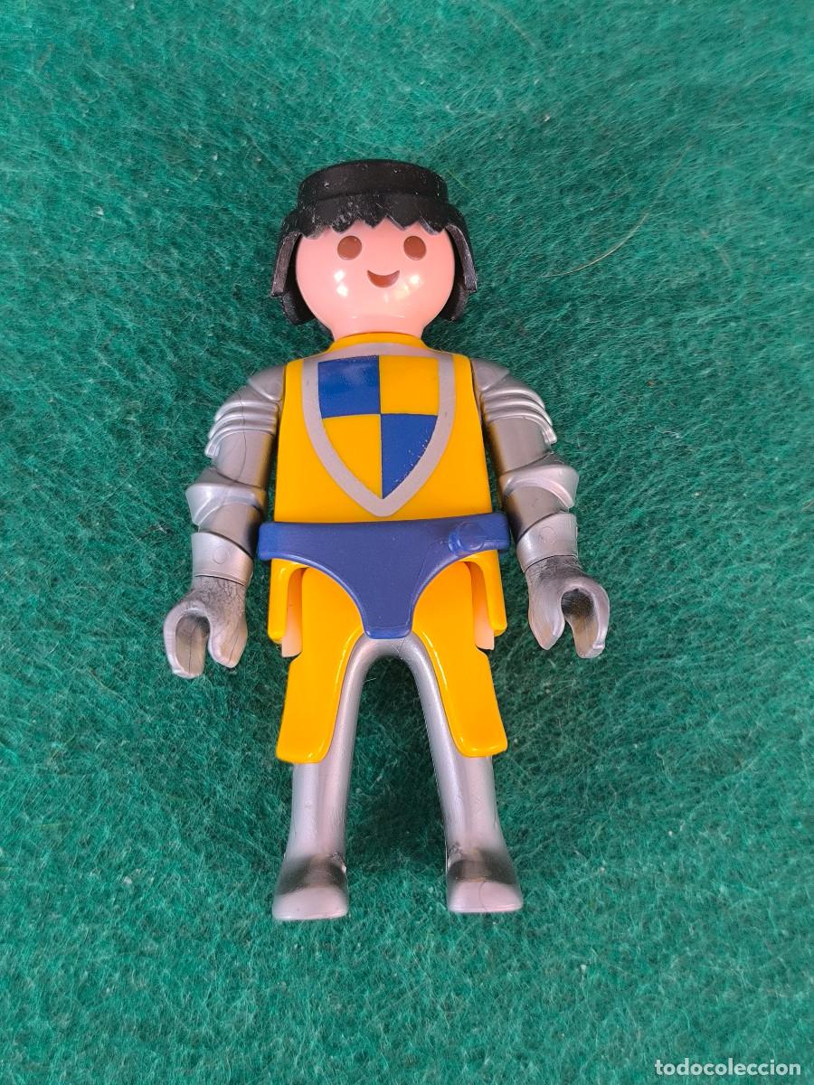 Playmobil: playmobil figura caballero medieval amarillo azul plateado castillo torneo vikingos b&aacute;rbaros romanos
