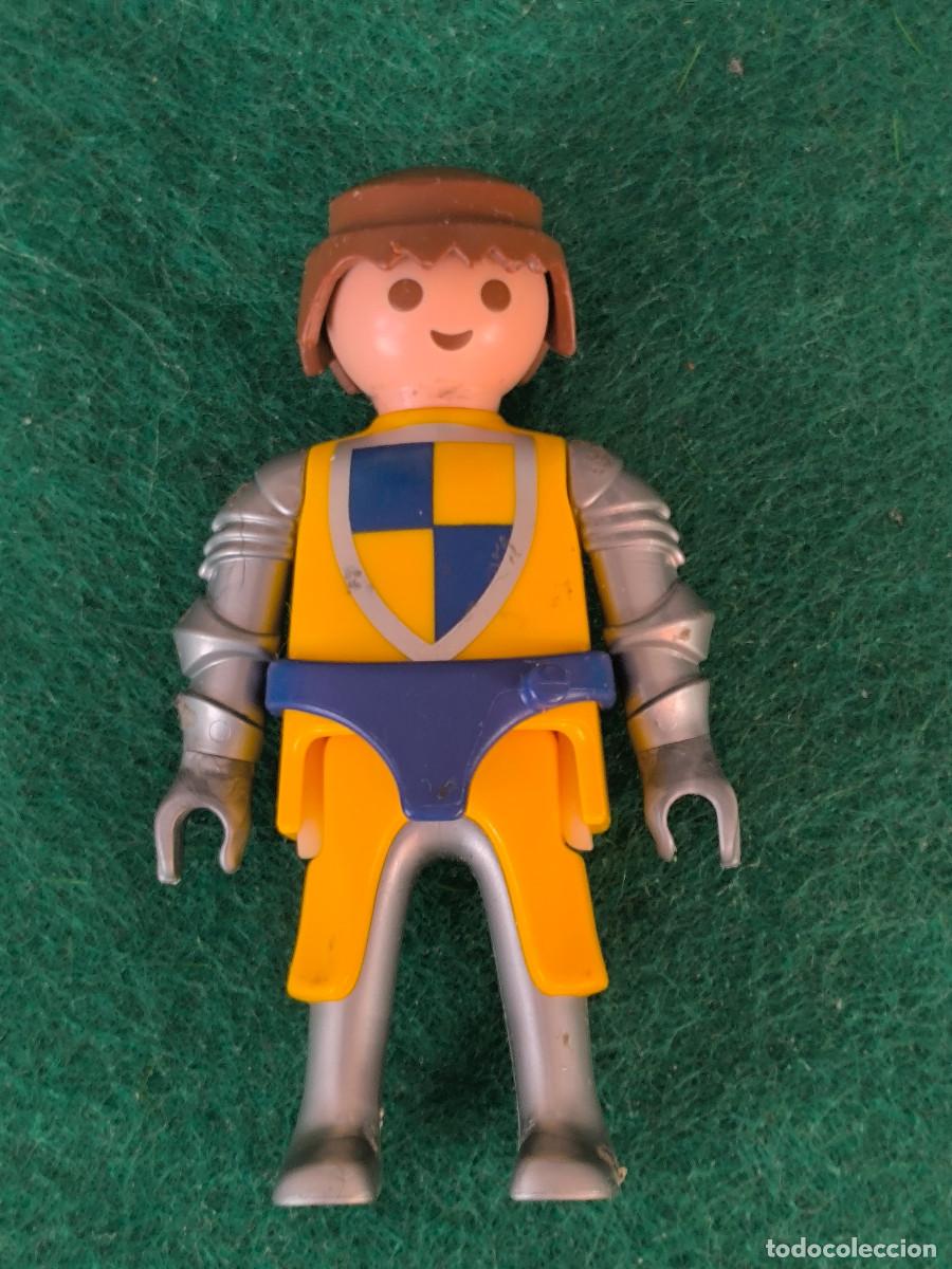 Playmobil: playmobil figura caballero medieval amarillo azul plateado castillo torneo vikingos b&aacute;rbaros romanos