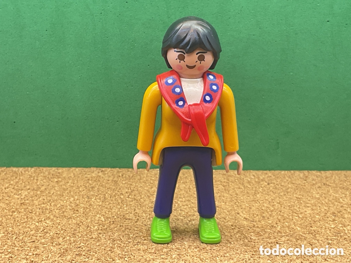 Playmobil: FIGURA PLAYMOBIL. MUJER, PELO MORENO Y CON PA&Ntilde;UELO AL CUELLO.