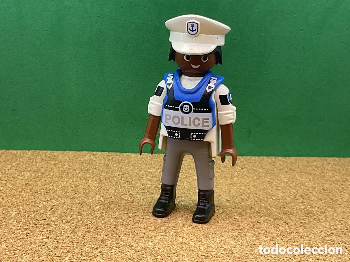 Playmobil: FIGURA PLAYMOBIL. AGENTE DE POLICIA NEGRO CON GORRA BLANCA.