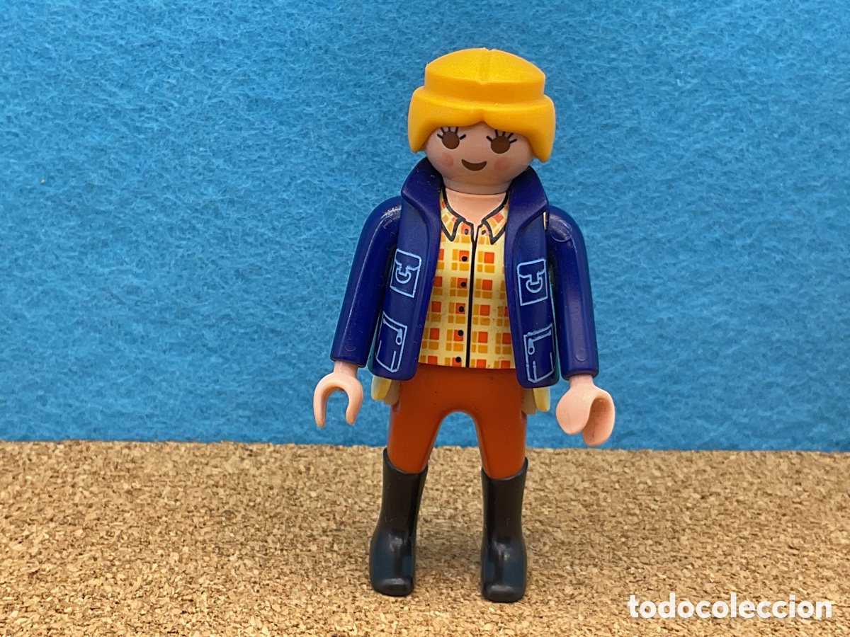 Playmobil: FIGURA PLAYMOBIL. MUJER PELO RUBIO CON TRENZA Y CHALECO AZUL.
