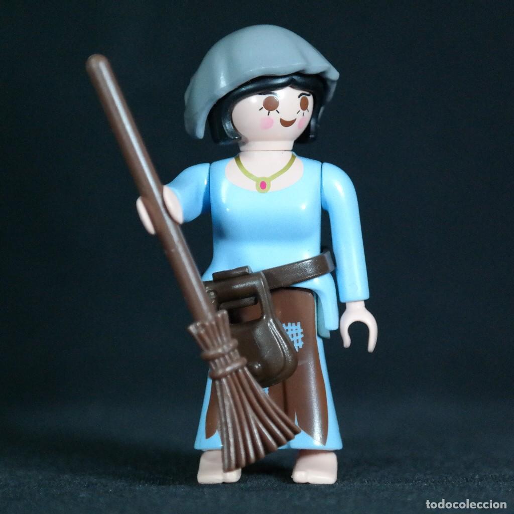 Playmobil: Playmobil mujer con escoba ☼