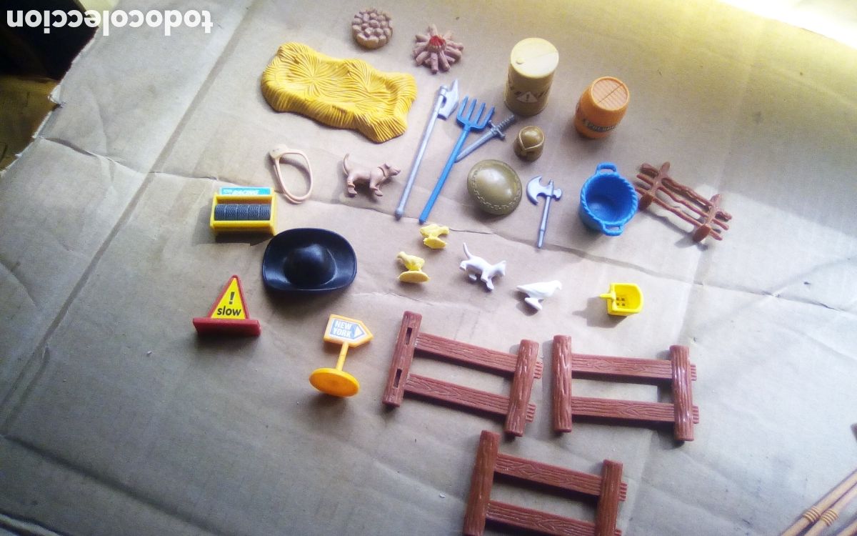 Playmobil: Lote muy variado de figuras y de piezas de Playmobil.