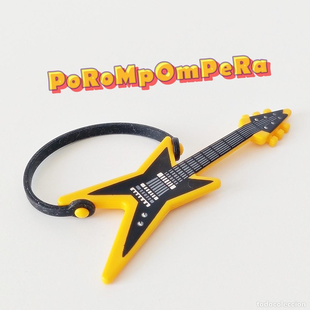 Playmobil: PLAYMOBIL GUITARRA EL&Eacute;CTRICA AMARILLA CORREA NEGRA GUITARRISTA ROCK HEAVY METAL M&Uacute;SICO M3