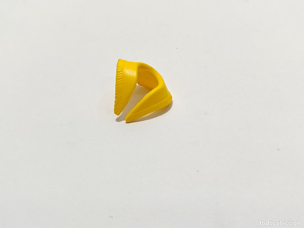 Playmobil: playmobil pa&ntilde;uelo-cuello amarillo, india, aldeana, piratas, medieval, vikingos, oeste, victoriano