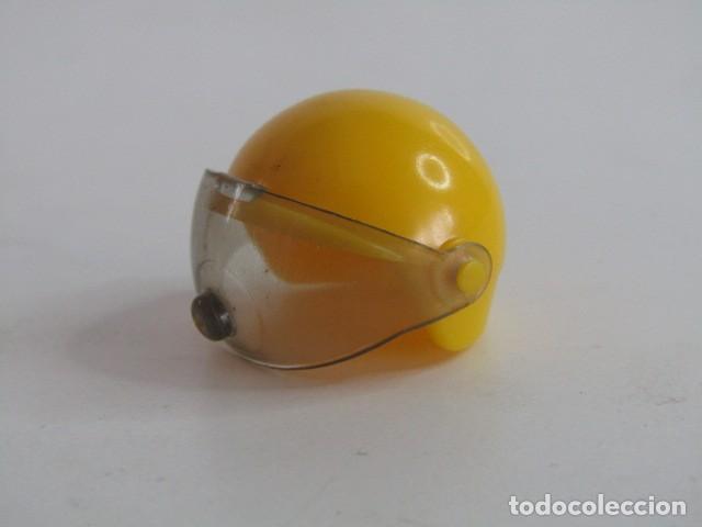 Playmobil: DIFICIL CASCO AMARILLO CON VISERA MOTORISTA 1&ordf; &Eacute;POCA RAR PLAYMOBIL