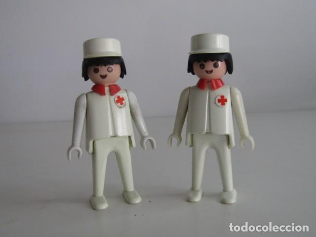Playmobil: DIFICIL SET DE 2 ENFERMEROS AMBULANCIA HOSPITAL 1&ordf; &Eacute;POCA RAR PLAYMOBIL