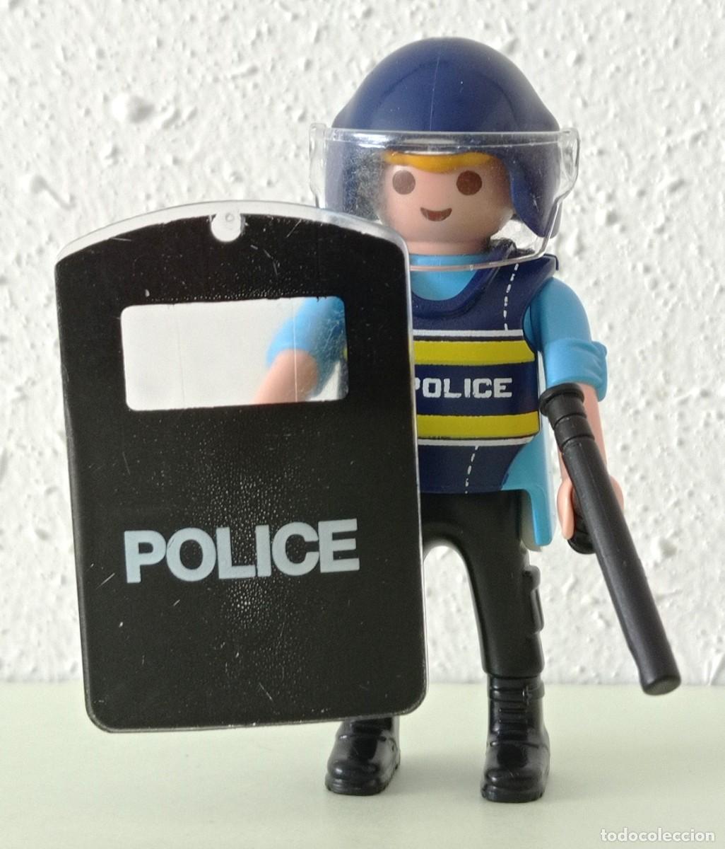 Playmobil: PLAYMOBIL. HOMBRE POLIC&Iacute;A ANTIDISTURBIOS (2014)