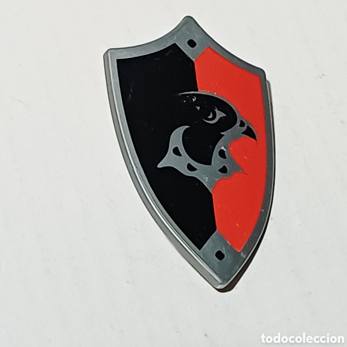 Playmobil: Pieza playmobil escudo medieval guerrero soldado halc&oacute;n rojo y negro