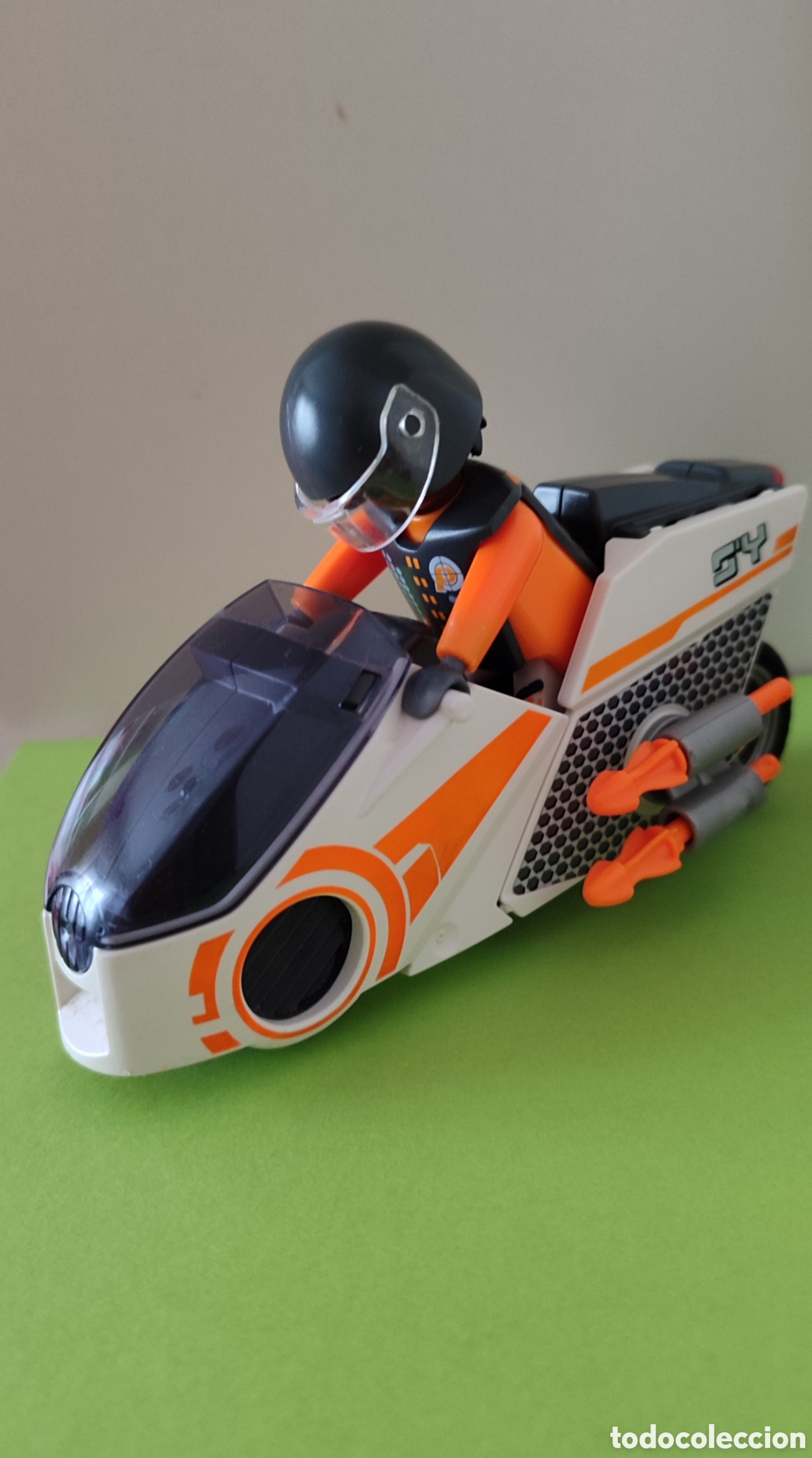 Playmobil: Moto esp&iacute;a Playmobil con piloto.
