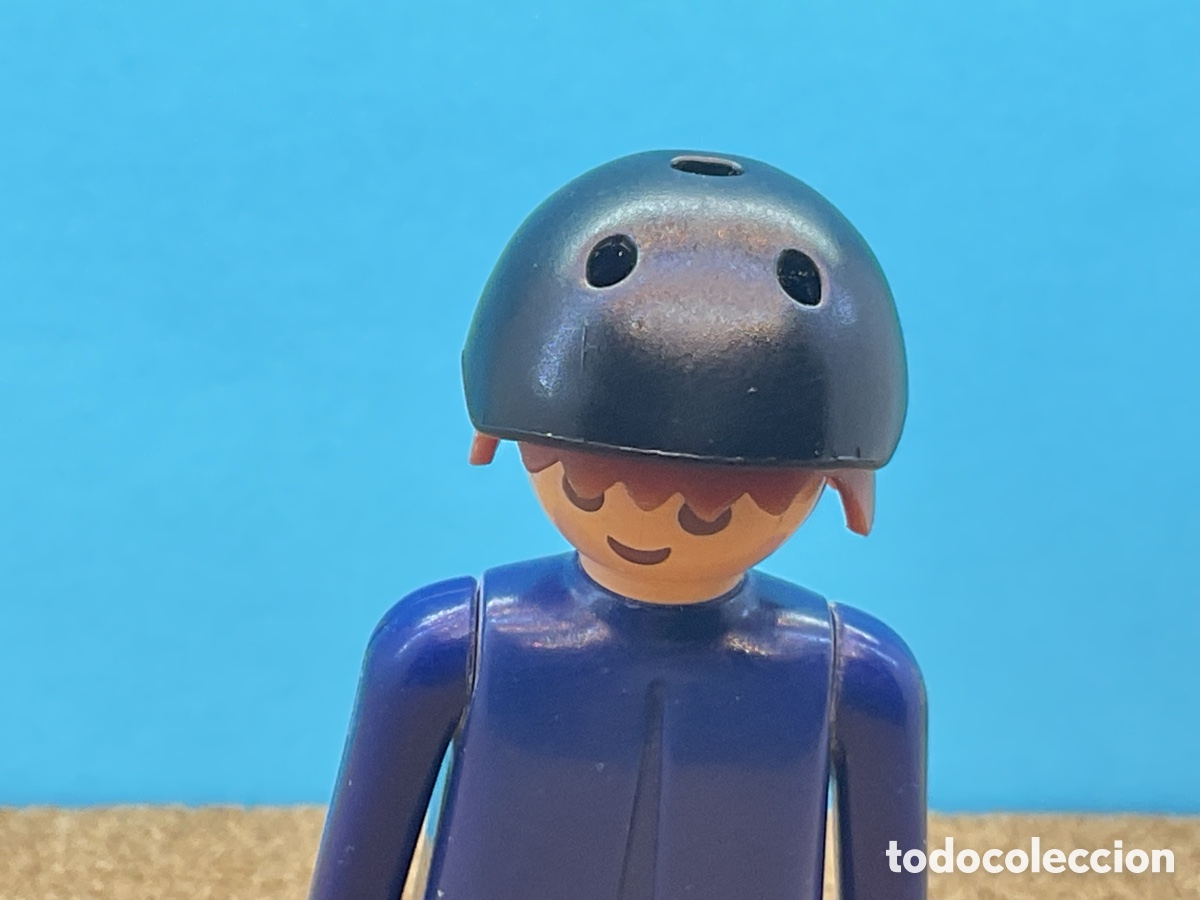Playmobil: ACCESORIO PLAYMOBIL. CASCO ADULTOS NEGRO SKATE, MONOPATIN, BICICLETA, ETC