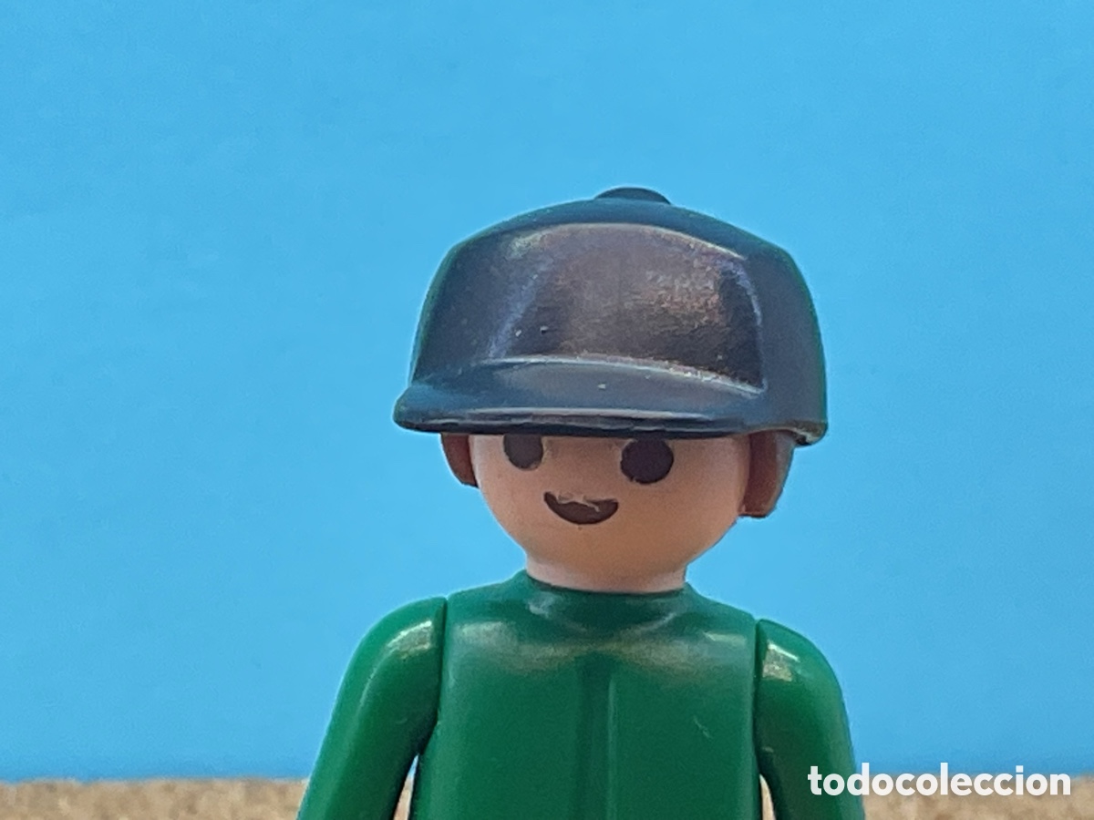 Playmobil: ACCESORIO PLAYMOBIL. GORRA NEGRA CON VISERA. REF NI&Ntilde;OS