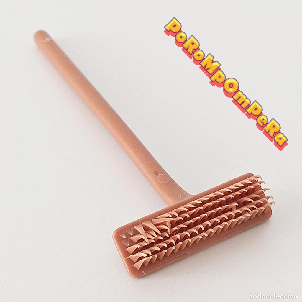 Playmobil: PLAYMOBIL ESCOBA MARR&Oacute;N CLARO BELLA DURMIENTE 4211 CEPILLO DE BARRER CUENTO HADAS MOPA LIMPIEZA S8