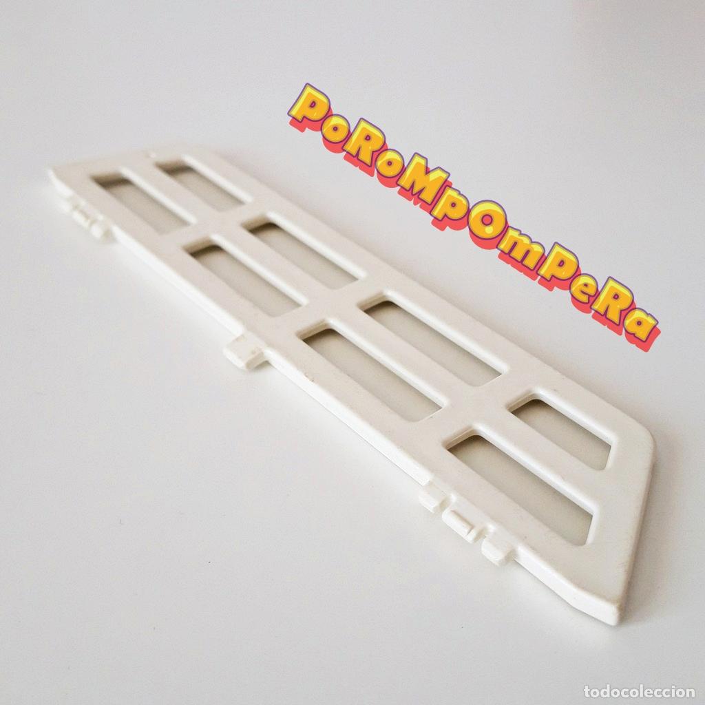 Playmobil: PLAYMOBIL PIEZA SUPERIOR LATERAL BLANCA REMOLQUE TRACTOR SIMILAR 3073 3719 ? GRANJ HENO GRANJERO 90S